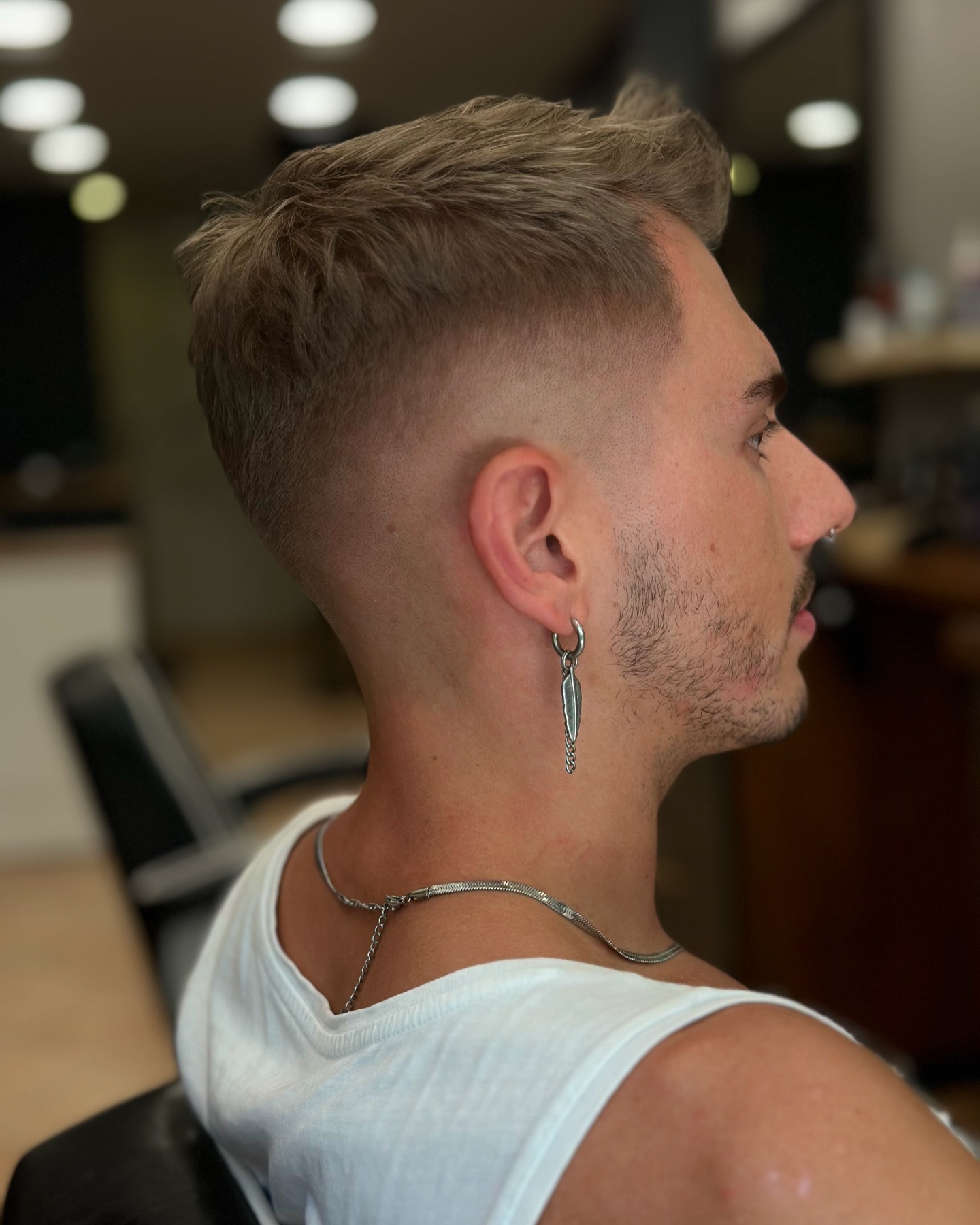 Crop με υφή και skin fade στο The Barber's Cue